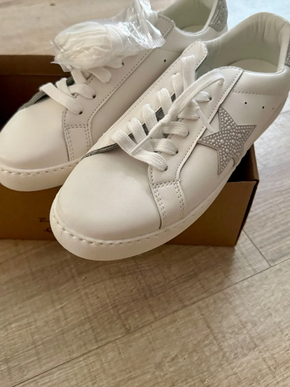 Vintage Havana White  Sneakers with pearls  Star